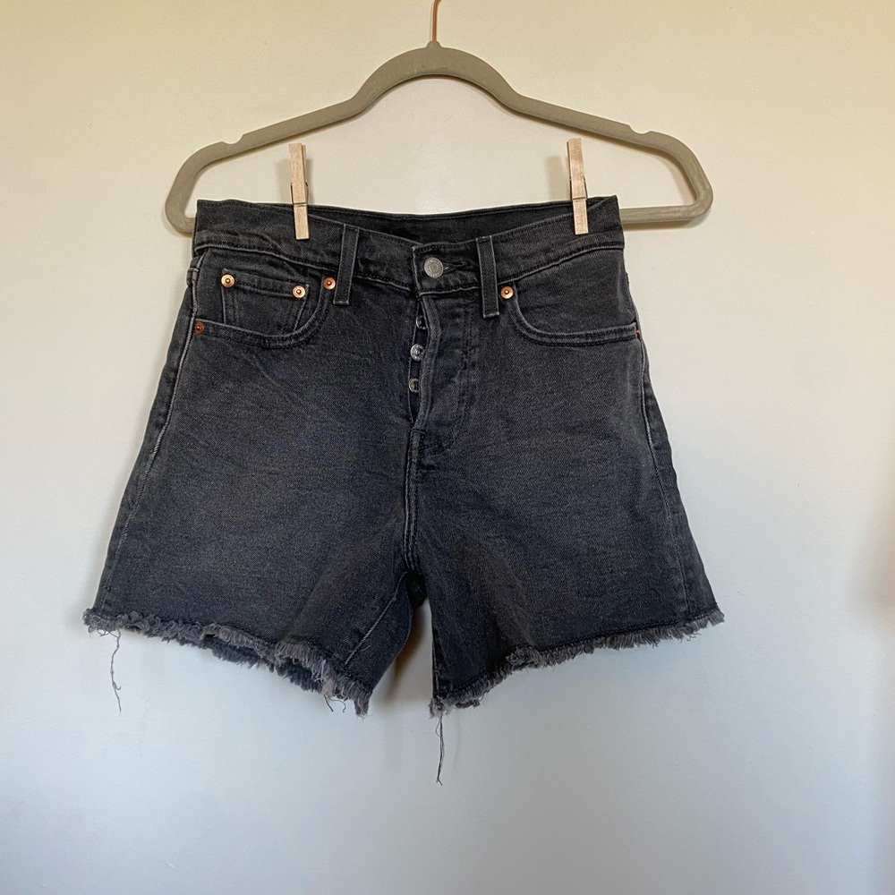 Levi’s Short - Picture 2 of 4